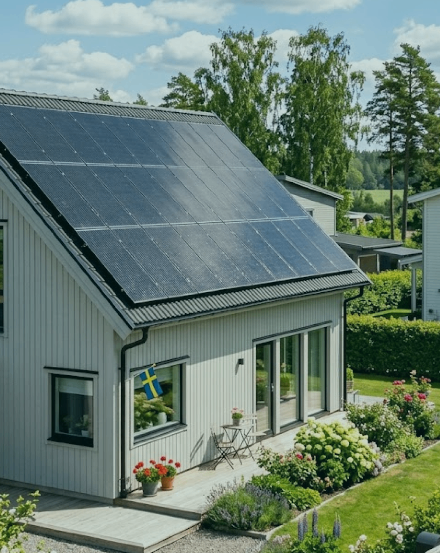 Villa med solpaneler på taket