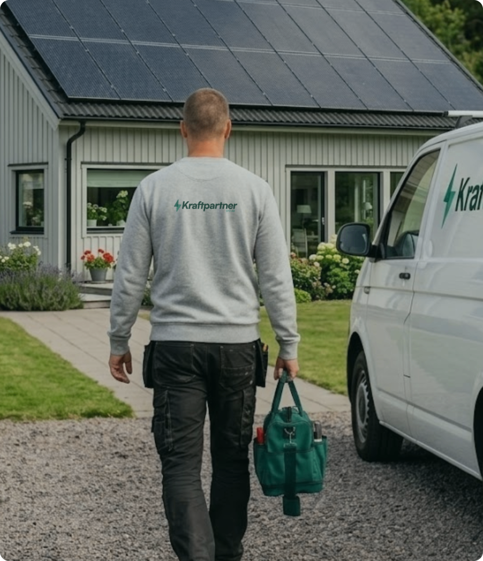 Kraftpartner-installatör monterar solpaneler på ett tak